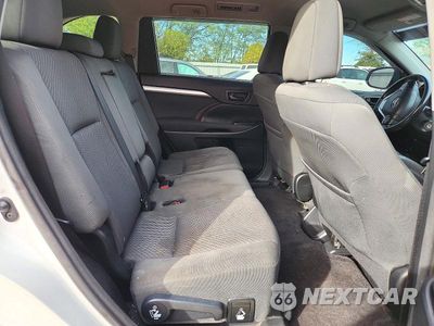 Zdjęcie 11 z 13 samochodu: 2016 TOYOTA HIGHLANDER LE VIN:5TDZARFH2GS021218 - miniatura
