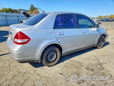 Trzecie zdjęcie samochodu z tyłu: 2011 NISSAN VERSA 1.8 S VIN:3N1BC1AP7BL470374 - miniatura