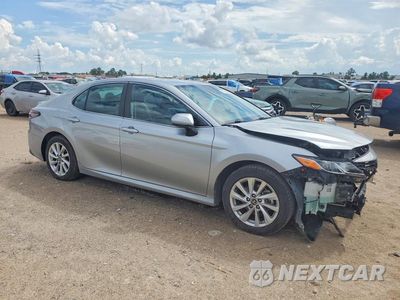 Czwarte zdjęcie samochodu z boku: 2023 TOYOTA CAMRY LE VIN:4T1C11AK3PU810219 - miniatura