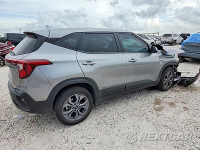 Trzecie zdjęcie samochodu z tyłu: 2024 KIA SELTOS LX VIN:KNDEPCAA4R7636371 - miniatura