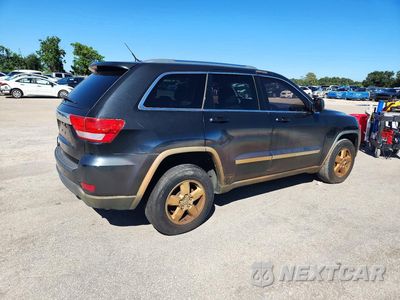Trzecie zdjęcie samochodu z tyłu: 2013 JEEP GRAND CHEROKEE LAREDO VIN:1C4RJFAG8DC570982 - miniatura