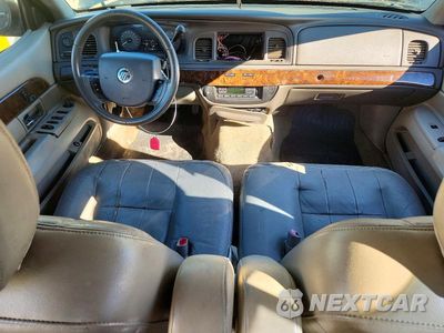 Zdjęcie 8 z 12 samochodu: 2010 MERCURY GRAND MARQUIS LS VIN:2MEBM7FV6AX621737 - miniatura