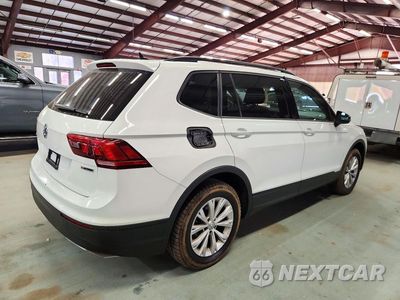 Trzecie zdjęcie samochodu z tyłu: 2020 VOLKSWAGEN TIGUAN S VIN:3VV0B7AX9LM121966 - miniatura