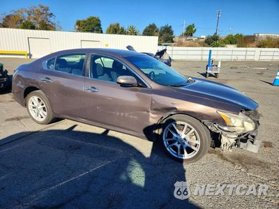 Czwarte zdjęcie samochodu z boku: 2013 NISSAN MAXIMA 3.5 S VIN:1N4AA5AP8DC800937 - miniatura
