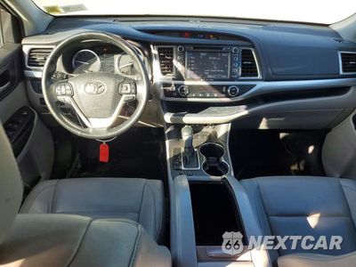 Zdjęcie 8 z 14 samochodu: 2018 TOYOTA HIGHLANDER XLE VIN:5TDJZRFH7JS550130 - miniatura