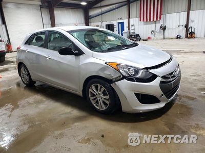 Czwarte zdjęcie samochodu z boku: 2013 HYUNDAI ELANTRA GT BASE VIN:KMHD35LE0DU055409 - miniatura
