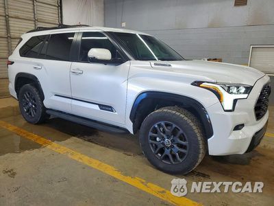 Czwarte zdjęcie samochodu z boku: 2024 TOYOTA SEQUOIA PLATINUM VIN:7SVAAABA8RX041256 - miniatura