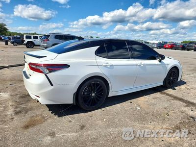 Trzecie zdjęcie samochodu z tyłu: 2022 TOYOTA CAMRY XSE VIN:4T1K61AK1NU066338 - miniatura