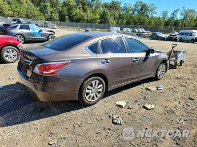 Trzecie zdjęcie samochodu z tyłu: 2015 NISSAN ALTIMA 2.5 S VIN:1N4AL3AP9FC294715 - miniatura