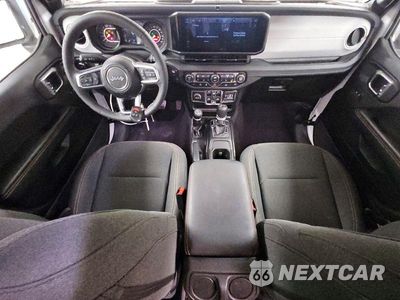 Zdjęcie 8 z 14 samochodu: 2026 JEEP WRANGLER SAHARA VIN:1C4PJXEG9TW245892 - miniatura