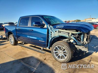 Czwarte zdjęcie samochodu z boku: 2023 RAM 1500 LARAMIE VIN:1C6SRFJT7PN563741 - miniatura