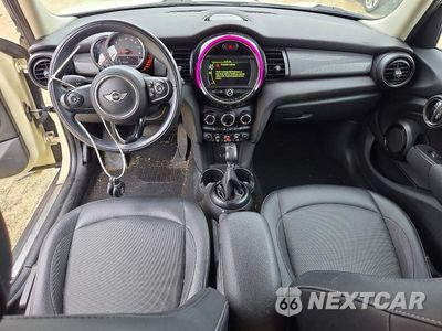Zdjęcie 8 z 13 samochodu: 2017 MINI COOPER VIN:WMWXU1C57H2E17552 - miniatura