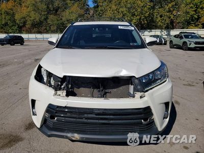 Piąte zdjęcie samochodu w środku: 2018 TOYOTA HIGHLANDER SE VIN:5TDJZRFH3JS817473 - miniatura