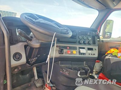 Zdjęcie 8 z 13 samochodu: 2020 FREIGHTLINER CASCADIA 126 TRUCK CAB AND CHASSIS VIN:1FUJHLD14LLLV6366 - miniatura