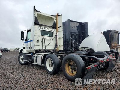 Drugie zdjęcie samochodu z przodu: 2012 VOLVO VNL SEMI TRUCK VIN:4V4NC9TH8CN560671 - miniatura