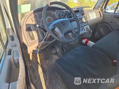 Zdjęcie 8 z 13 samochodu: 2017 FREIGHTLINER M2 106 MEDIUM DUTY VIN:1FVACWDU6HHJD5640 - miniatura