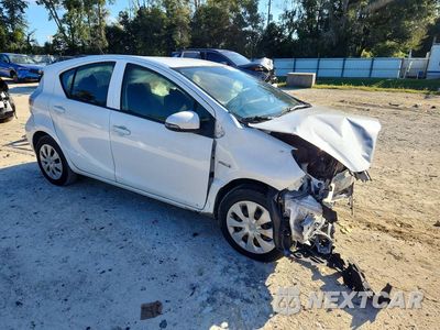 Czwarte zdjęcie samochodu z boku: 2013 TOYOTA PRIUS C THREE VIN:JTDKDTB38D1551251 - miniatura