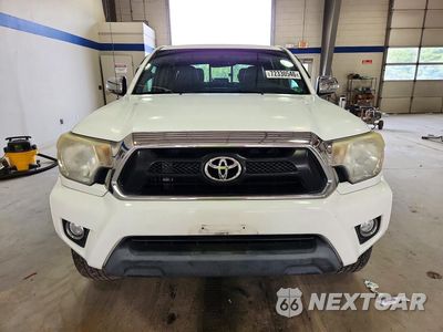 Piąte zdjęcie samochodu w środku: 2015 TOYOTA TACOMA V6 VIN:3TMLU4EN9FM186589 - miniatura