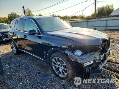 Czwarte zdjęcie samochodu z boku: 2021 BMW X5 XDRIVE40I VIN:5UXCR6C00M9G07990 - miniatura