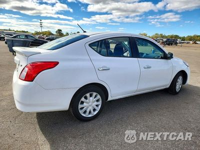 Trzecie zdjęcie samochodu z tyłu: 2019 NISSAN VERSA SV VIN:3N1CN7AP3KL875813 - miniatura