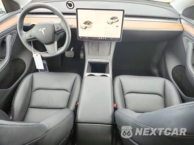 Zdjęcie 8 z 13 samochodu: 2024 TESLA MODEL Y VIN:7SAYGDEE9RA259854 - miniatura