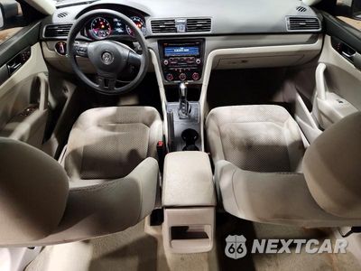 Zdjęcie 8 z 13 samochodu: 2013 VOLKSWAGEN PASSAT S VIN:1VWAP7A35DC148390 - miniatura