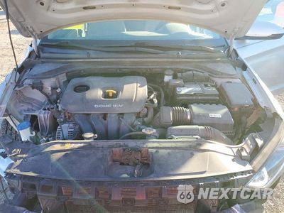 Zdjęcie 11 z 12 samochodu: 2017 HYUNDAI ELANTRA SE VIN:5NPD74LF8HH061616 - miniatura