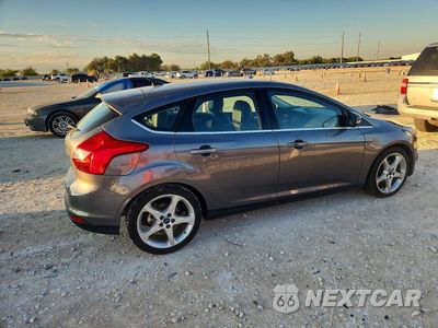 Trzecie zdjęcie samochodu z tyłu: 2014 FORD FOCUS TITANIUM VIN:1FADP3N22EL381001 - miniatura