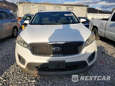 Piąte zdjęcie samochodu w środku: 2018 KIA SORENTO LX V6 VIN:5XYPGDA55JG338677 - miniatura