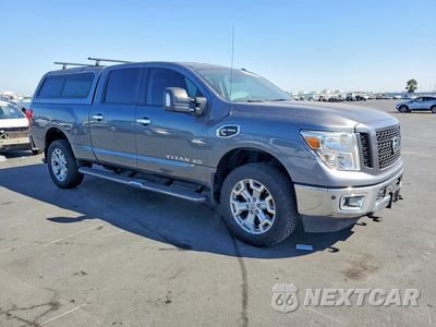Czwarte zdjęcie samochodu z boku: 2019 NISSAN TITAN XD SV VIN:1N6BA1F42KN508771 - miniatura