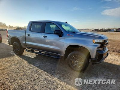 Czwarte zdjęcie samochodu z boku: 2021 CHEVROLET SILVERADO K1500 LT TRAIL BOSS VIN:1GCPYFED1MZ223431 - miniatura