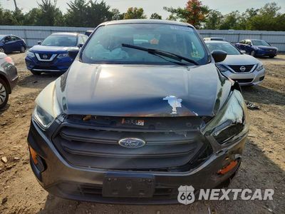 Piąte zdjęcie samochodu w środku: 2017 FORD ESCAPE S VIN:1FMCU0F78HUB64568 - miniatura