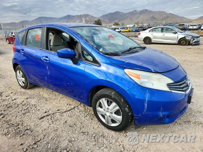 Czwarte zdjęcie samochodu z boku: 2015 NISSAN VERSA NOTE SV VIN:3N1CE2CP2FL350926 - miniatura