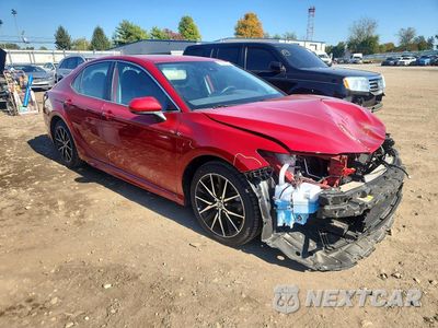 Czwarte zdjęcie samochodu z boku: 2021 TOYOTA CAMRY SE VIN:4T1G11AK2MU404333 - miniatura
