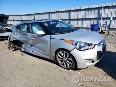 Czwarte zdjęcie samochodu z boku: 2015 HYUNDAI VELOSTER BASE VIN:KMHTC6AD5FU232115 - miniatura