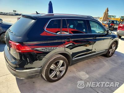 Trzecie zdjęcie samochodu z tyłu: 2018 VOLKSWAGEN TIGUAN SEL PREMIUM VIN:3VV4B7AX3JM221351 - miniatura