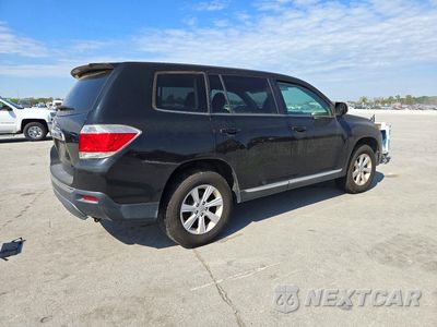 Trzecie zdjęcie samochodu z tyłu: 2013 TOYOTA HIGHLANDER BASE VIN:5TDZA3EHXDS040965 - miniatura
