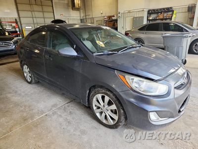 Czwarte zdjęcie samochodu z boku: 2013 HYUNDAI ACCENT GLS VIN:KMHCU4AEXDU381613 - miniatura