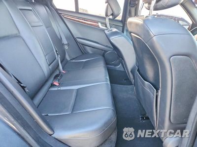 Zdjęcie 10 z 13 samochodu: 2013 MERCEDES-BENZ C 250 VIN:WDDGF4HB6DR259805 - miniatura