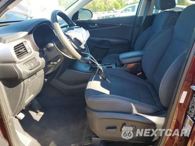 Zdjęcie 7 z 13 samochodu: 2019 KIA SORENTO LX V6 VIN:5XYPG4A58KG558316 - miniatura
