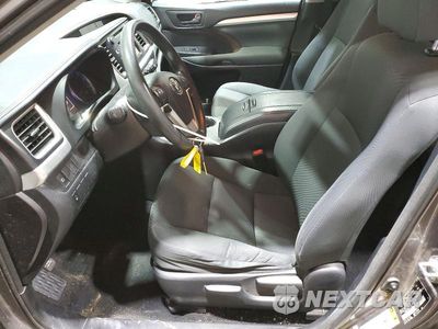 Zdjęcie 7 z 13 samochodu: 2018 TOYOTA HIGHLANDER LE VIN:5TDBZRFH6JS843523 - miniatura