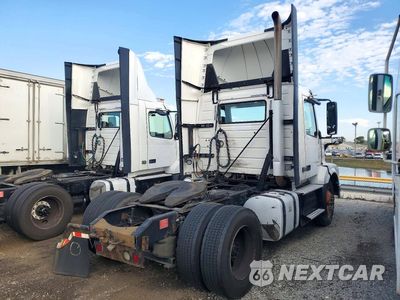 Trzecie zdjęcie samochodu z tyłu: 2016 VOLVO VNL SEMI TRUCK VIN:4V4N39TG0GN965498 - miniatura