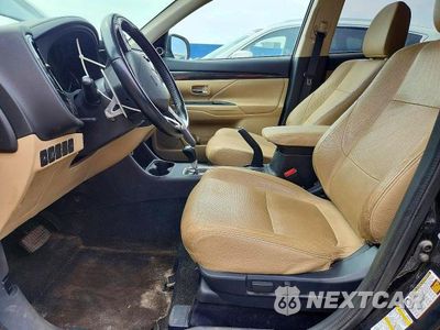 Zdjęcie 7 z 13 samochodu: 2016 MITSUBISHI OUTLANDER GT VIN:JA4JZ4AX4GZ020930 - miniatura