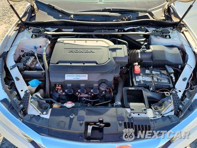 Zdjęcie 11 z 12 samochodu: 2016 HONDA ACCORD TOURING VIN:1HGCR3F95GA006070 - miniatura