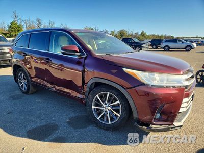 Czwarte zdjęcie samochodu z boku: 2018 TOYOTA HIGHLANDER XLE VIN:5TDJZRFH3JS841496 - miniatura