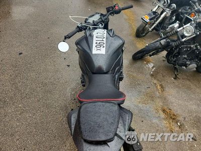 Zdjęcie 6 z 9 samochodu: 2018 SUZUKI GSX-S750 M VIN:JS1C533D1J2100381 - miniatura