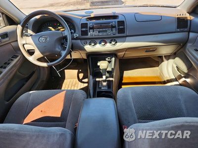 Zdjęcie 8 z 12 samochodu: 2004 TOYOTA CAMRY LE VIN:4T1BE32KX4U882962 - miniatura