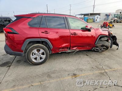 Trzecie zdjęcie samochodu z tyłu: 2024 TOYOTA RAV4 LE VIN:JTMMWRFV7RD268637 - miniatura