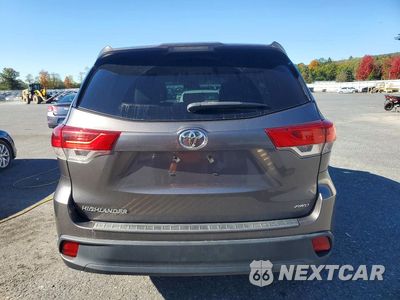 Zdjęcie 6 z 13 samochodu: 2018 TOYOTA HIGHLANDER LE VIN:5TDBZRFH8JS905150 - miniatura