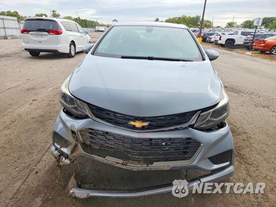 Piąte zdjęcie samochodu w środku: 2017 CHEVROLET CRUZE LT VIN:1G1BE5SM7H7251939 - miniatura
